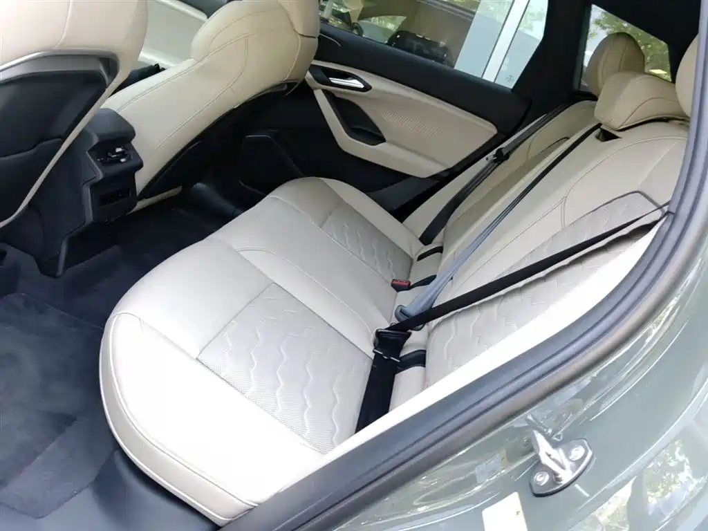 Audi Q6L e-tron 2025 — фото 17