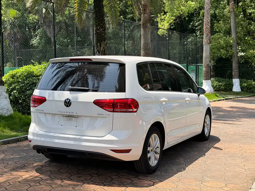 Volkswagen Touran 2021 — фото 7