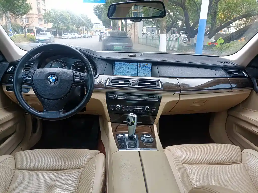 BMW 7 Series 2012 — фото 37