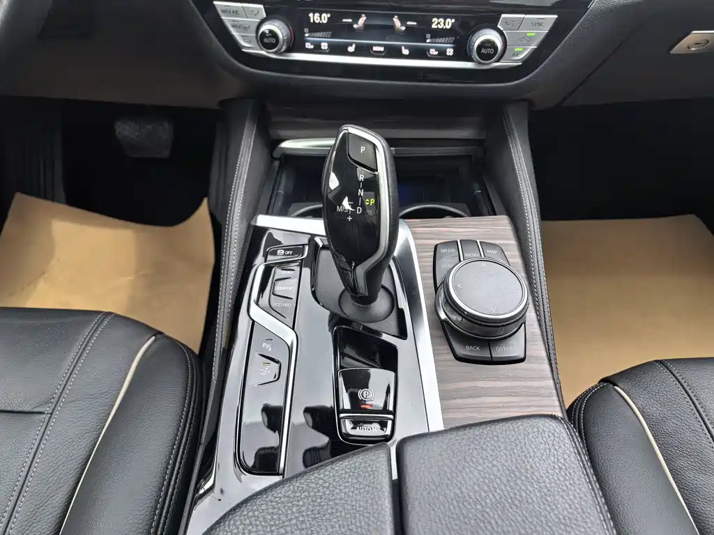 BMW 6 Series GT 2021 — фото 13