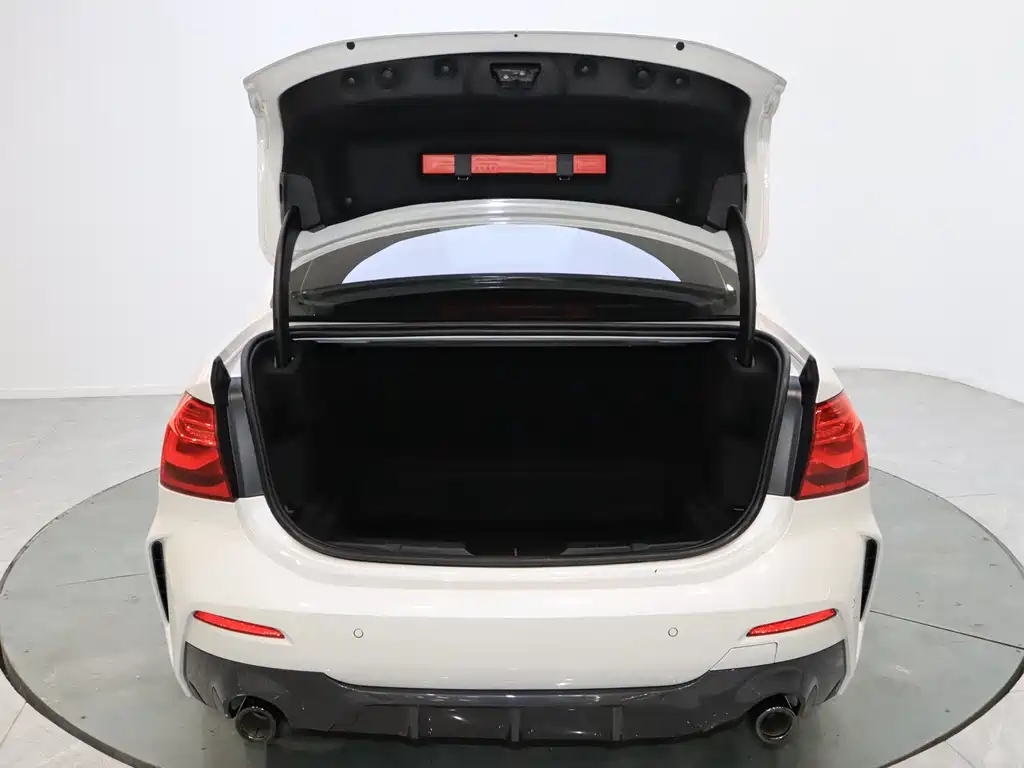 BMW 1 Series 2023 — фото 13