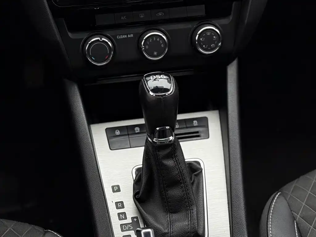 Skoda Octavia 2018 — фото 9