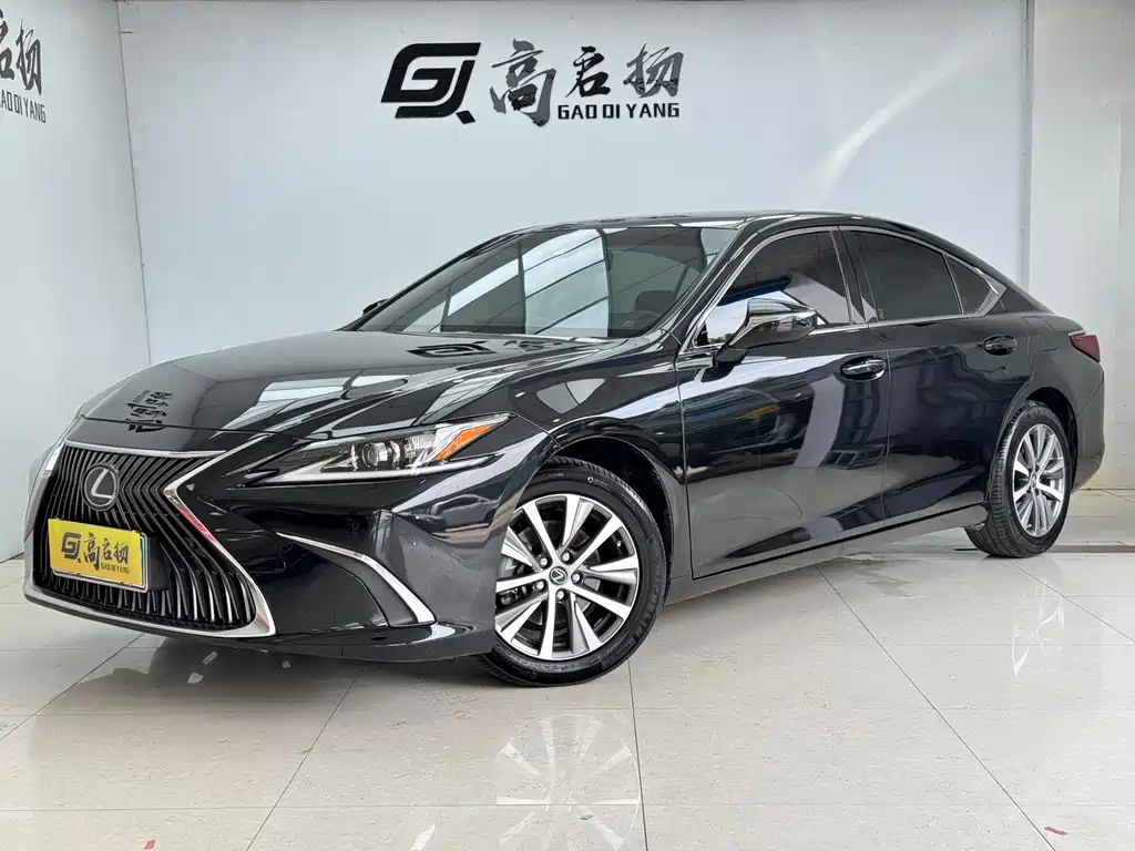 Lexus ES 2021 — фото 1