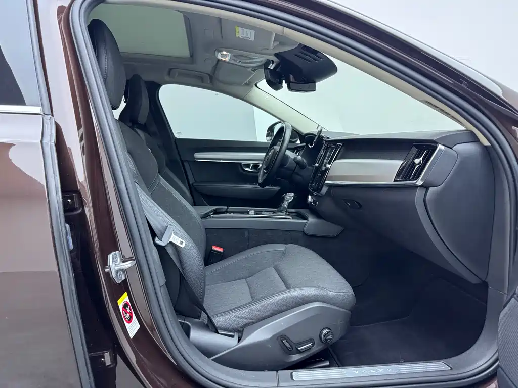 Volvo S90 2019 — фото 10