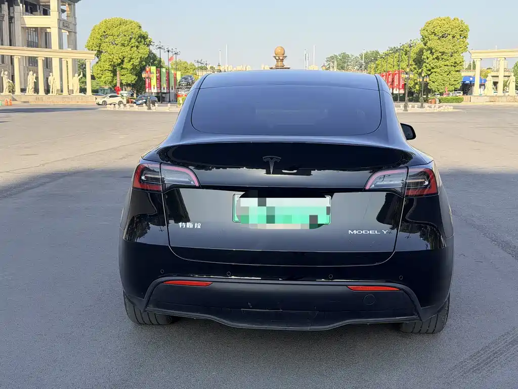 Tesla Model Y 2023 — фото 4