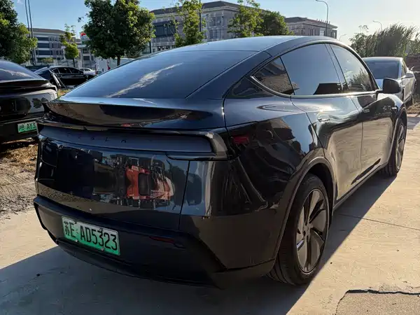Tesla Model Y 2025