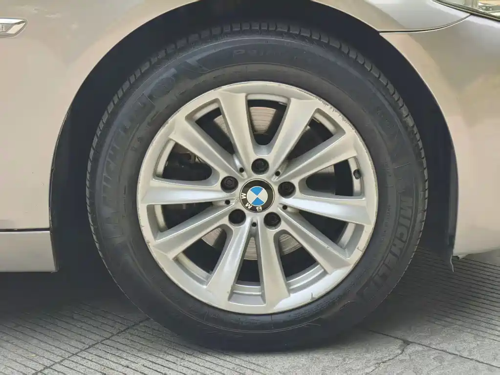 BMW 5 Series 2013 — фото 16
