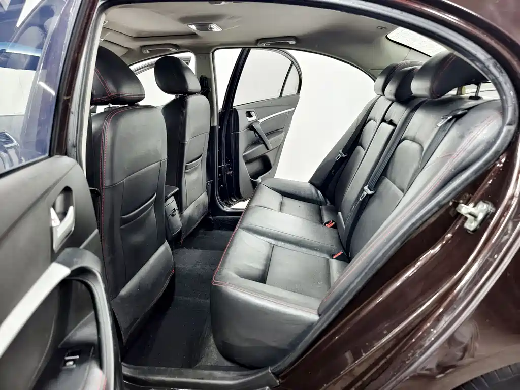 Geely Emgrand 2015 — фото 13