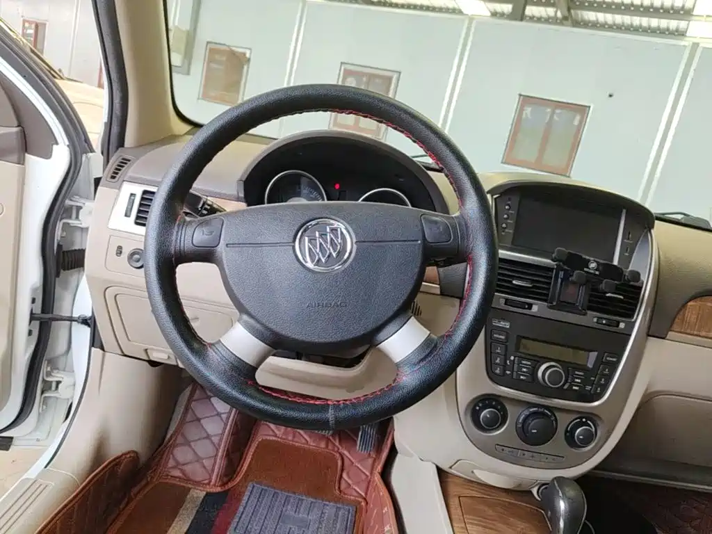 Buick Excelle 2015 — фото 11