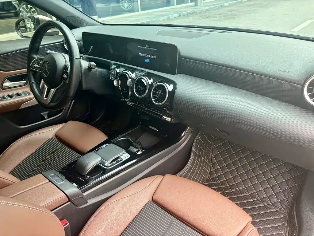 Mercedes-Benz A-Class 2019 — фото 13