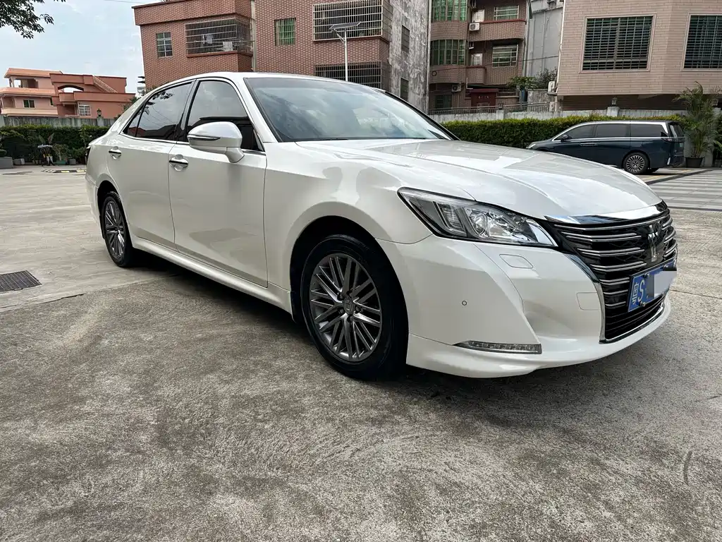 Toyota Crown 2017 — фото 2