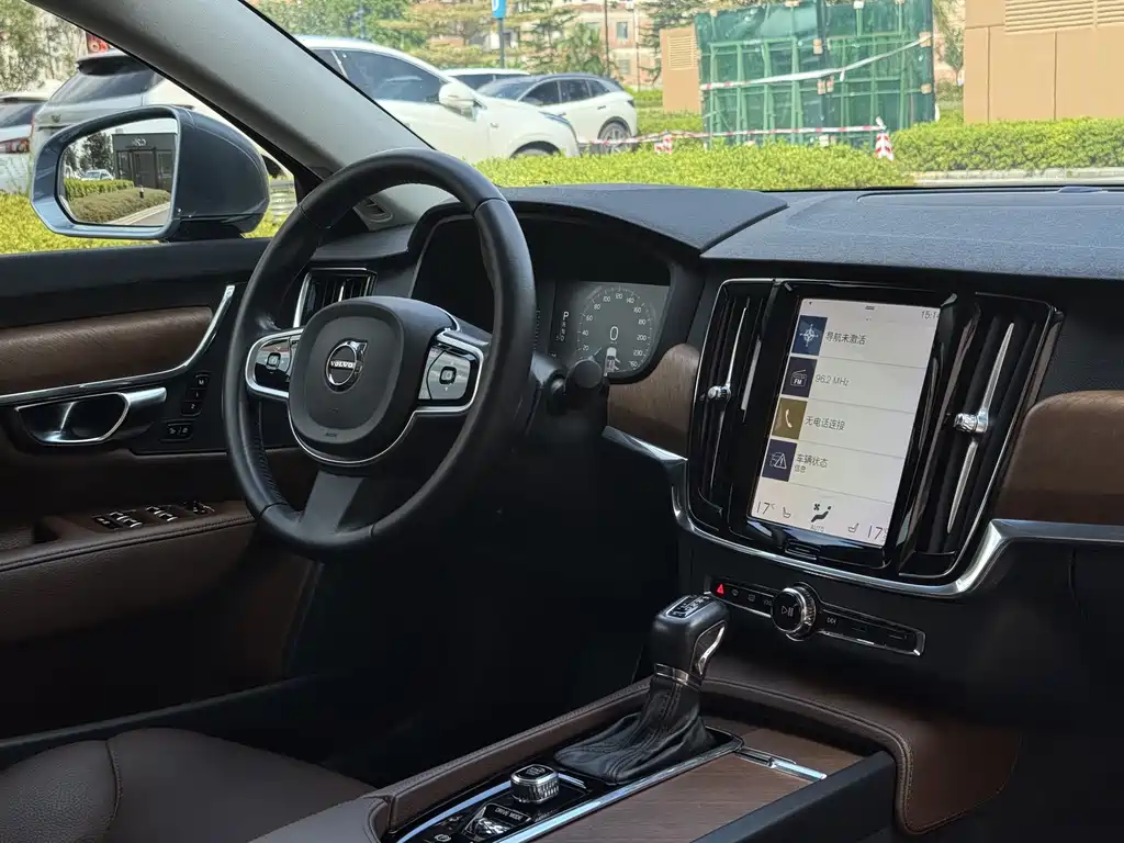 Volvo S90 2018 — фото 11