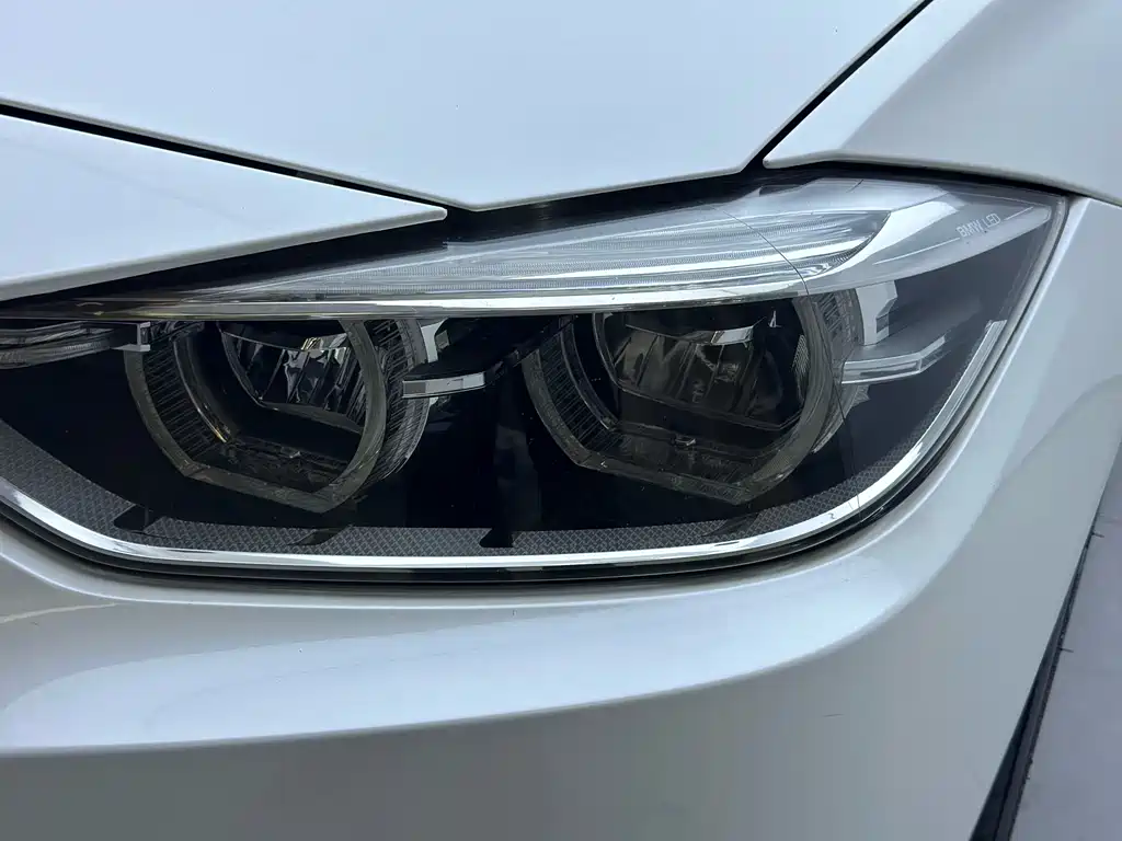 BMW 3 Series 2017 — фото 9