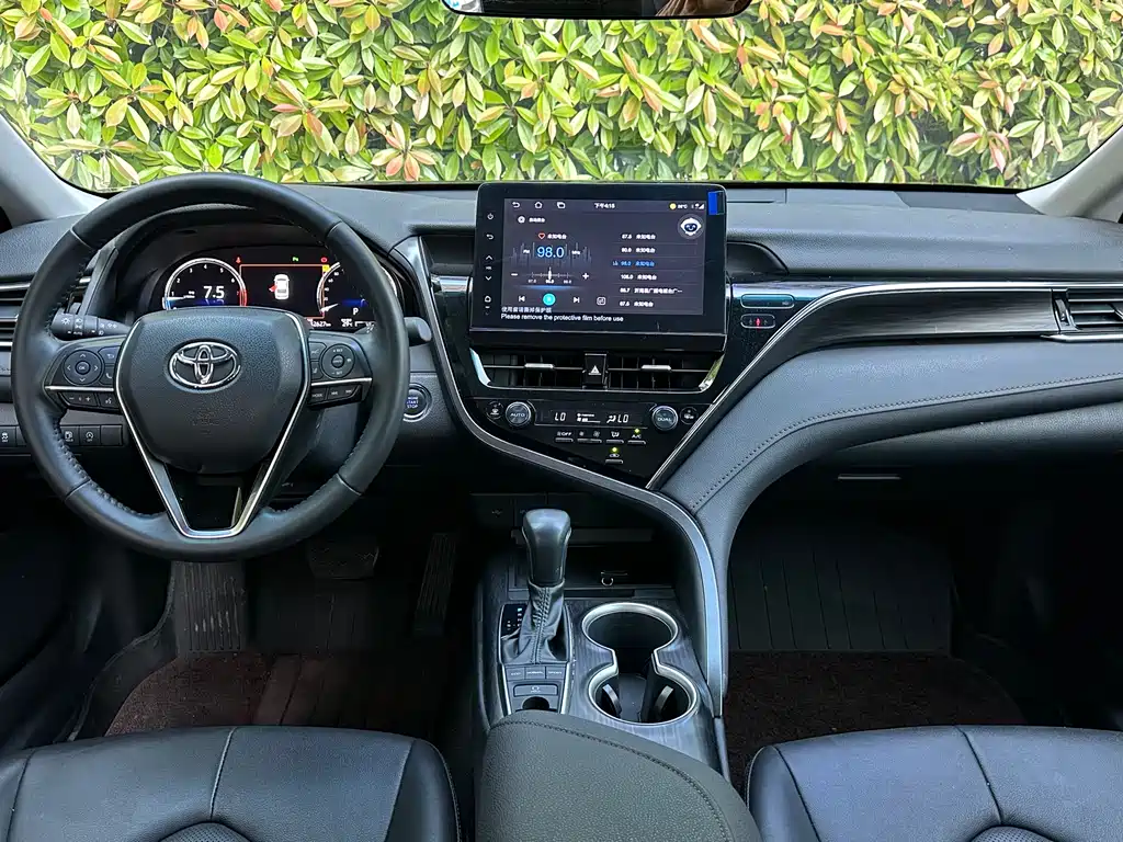 Toyota Camry 2024 — фото 7