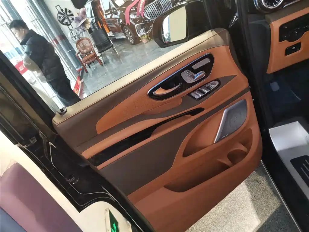 Mercedes-Benz Vito 2023 — фото 28