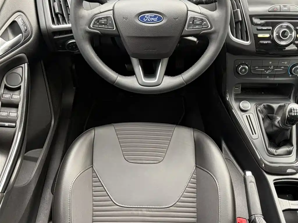 Ford Focus 2019 — фото 14