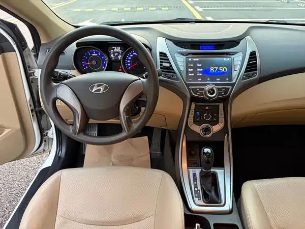 Hyundai Elantra Langdong 2012