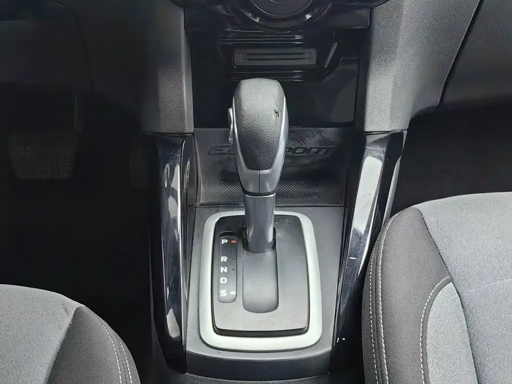 Ford EcoSport 2015 — фото 13
