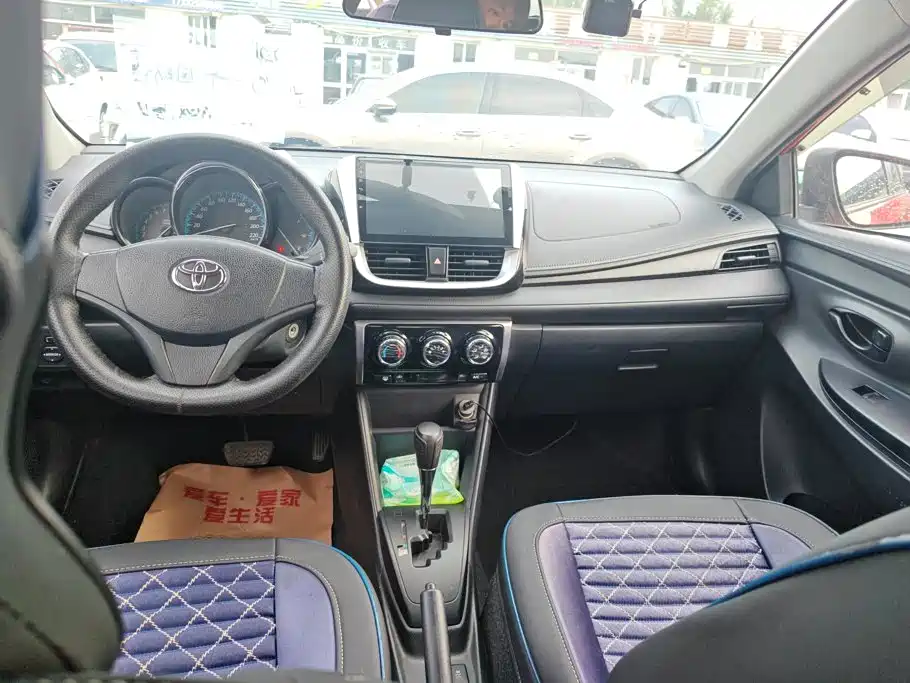 Toyota Yaris L 2017 — фото 12