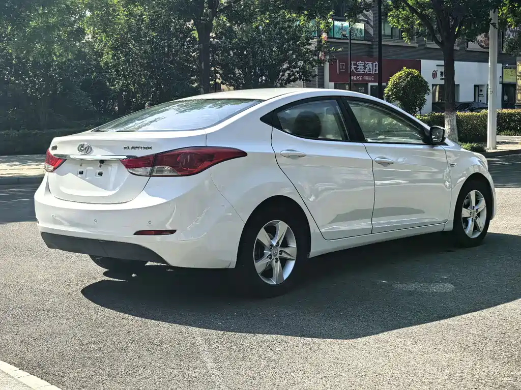Hyundai Elantra 2012