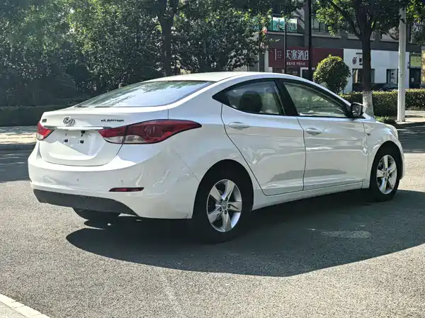 Hyundai Elantra Langdong 2012