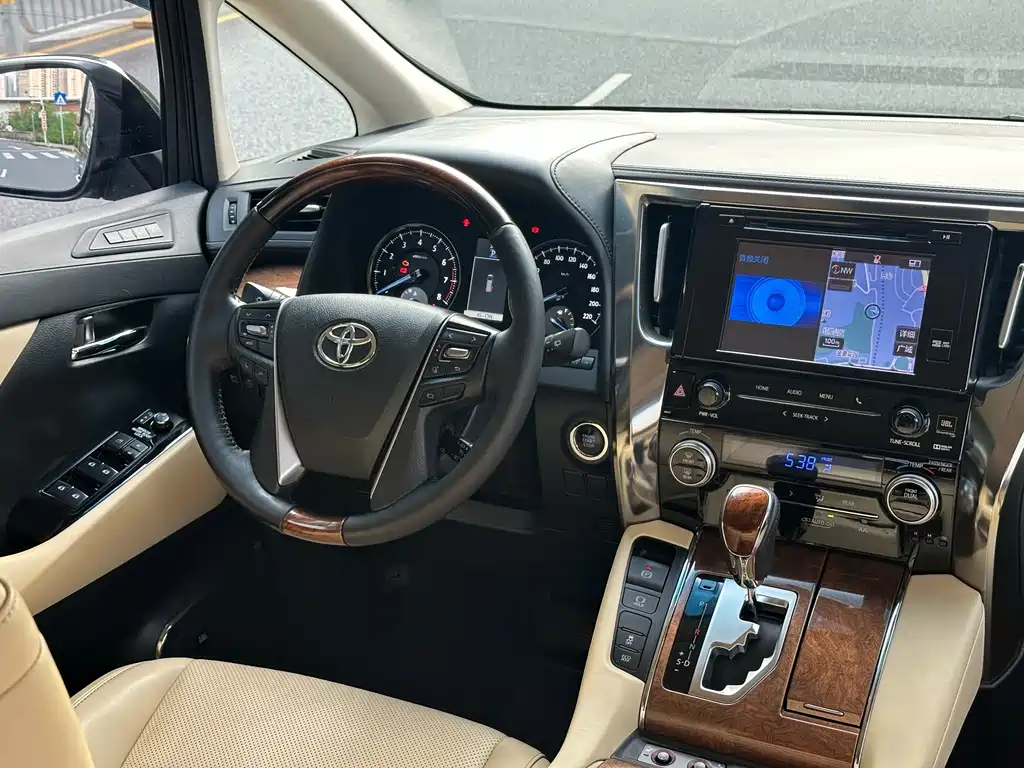 Toyota Alphard 2018 — фото 12
