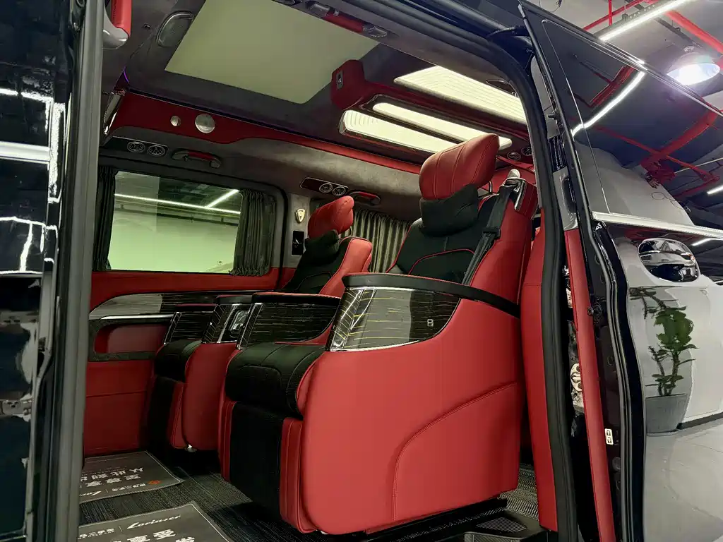 Mercedes-Benz V-Class 2023 — фото 12