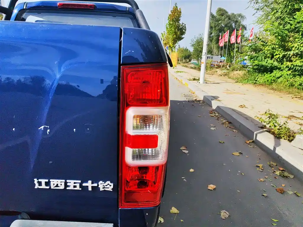 Isuzu RE-MAX 2023 — фото 29