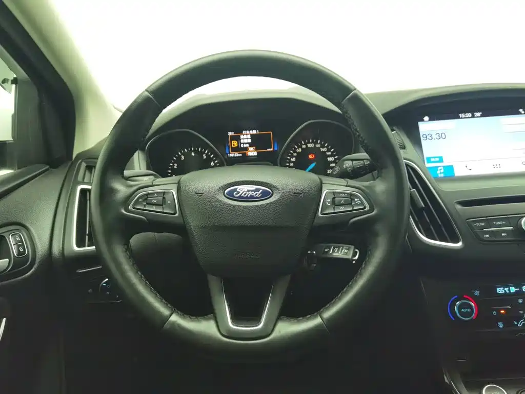 Ford Focus 2017 — фото 11