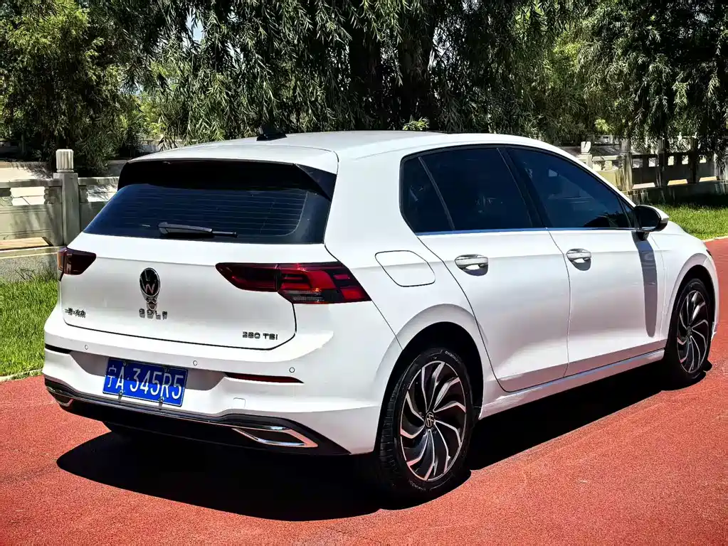 Volkswagen Golf 2024