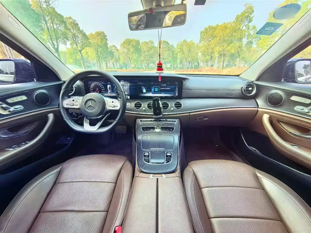 Mercedes-Benz E-Class 2020 — фото 24