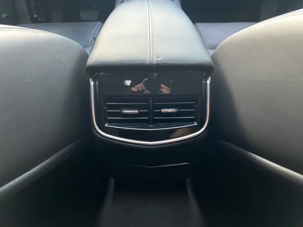 Cadillac XTS 2018 — фото 23