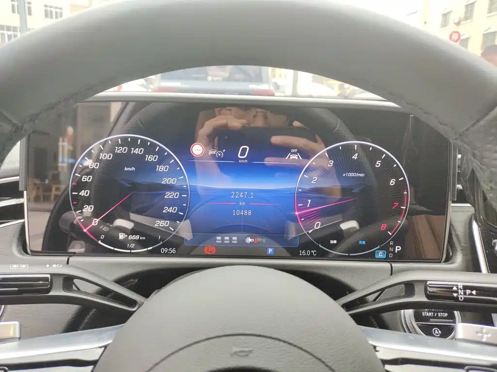 Mercedes-Benz E-Class 2024