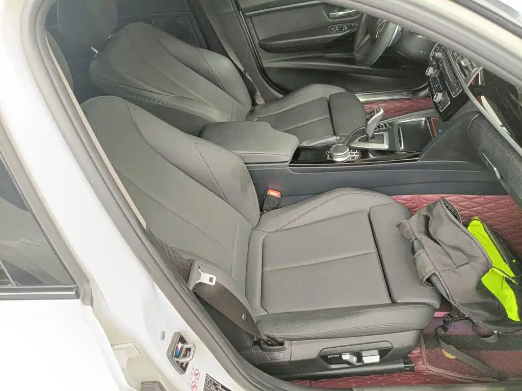 BMW 3 Series 2019 — фото 16