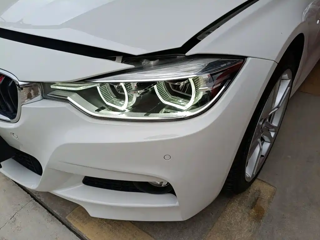 BMW 3 Series 2019 — фото 15