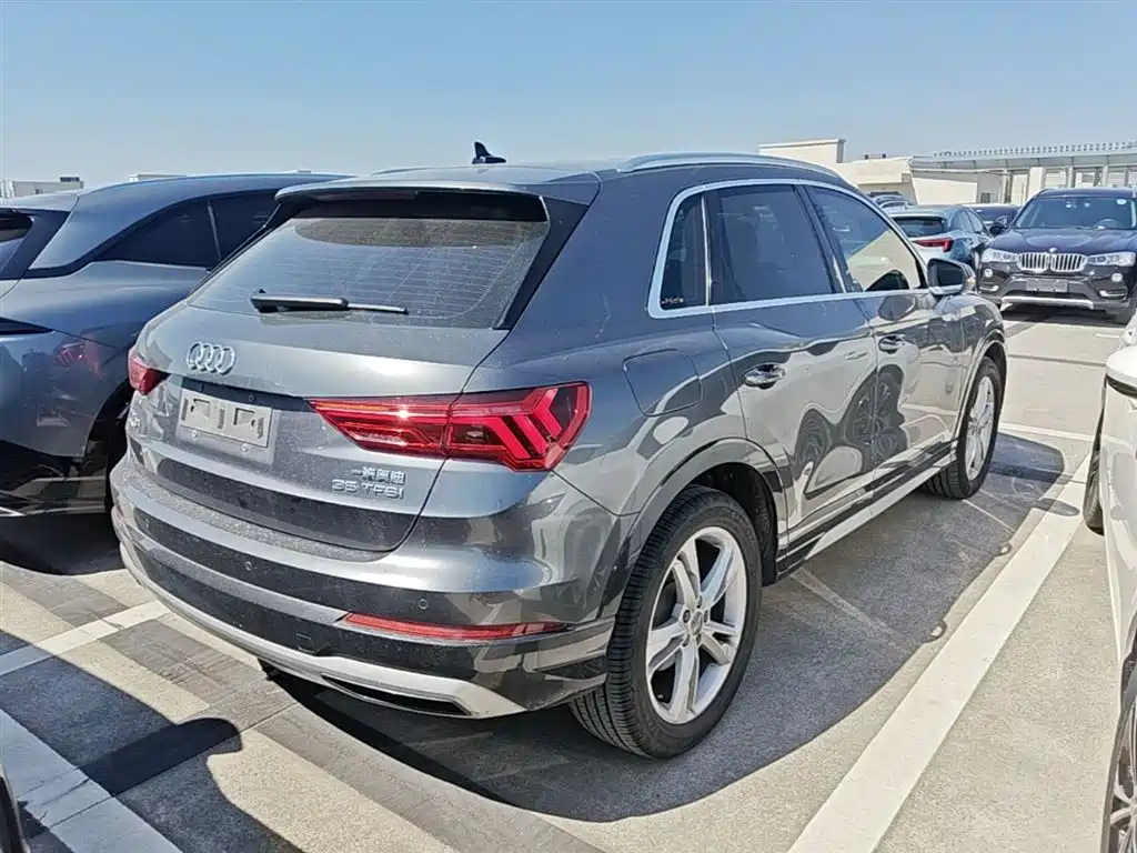 Audi Q3 2019 — фото 7