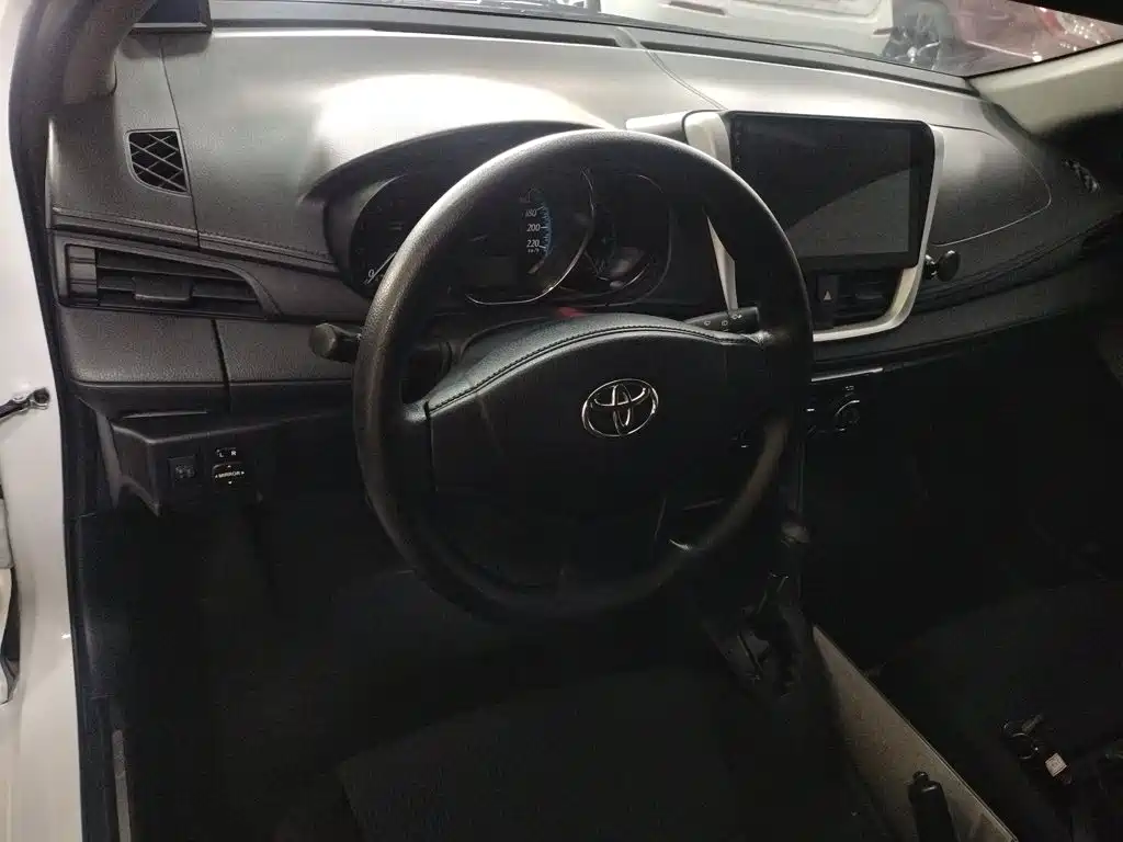 Toyota Yaris L 2019
