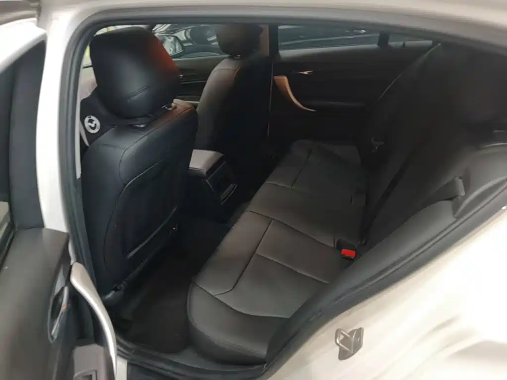 BMW 1 Series 2015 — фото 17