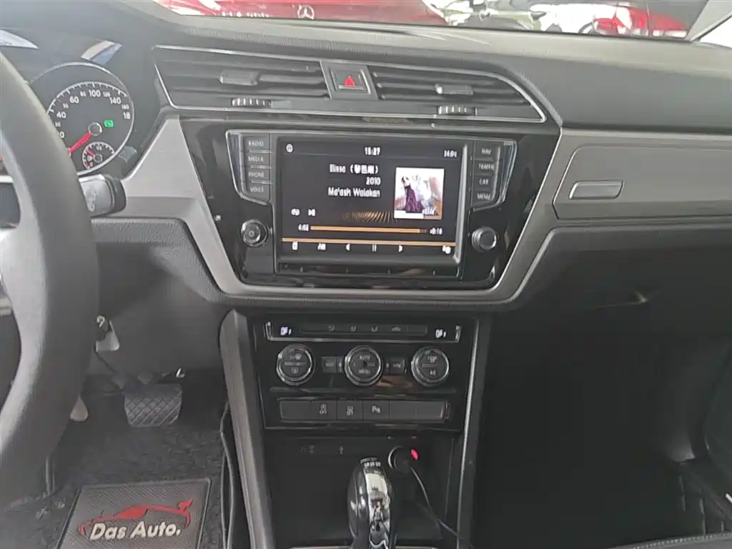Volkswagen Touran 2018 — фото 13