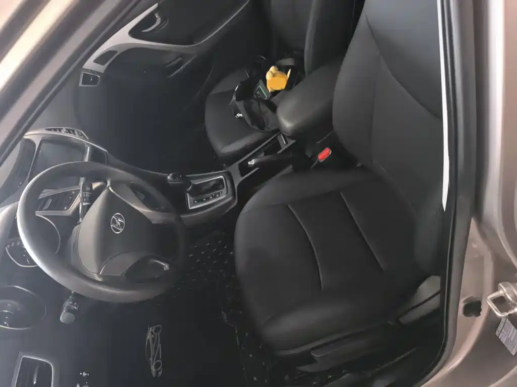Hyundai Elantra 2017 — фото 11