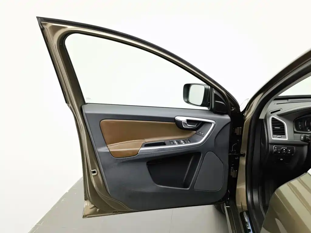 Volvo XC60 2015 — фото 8
