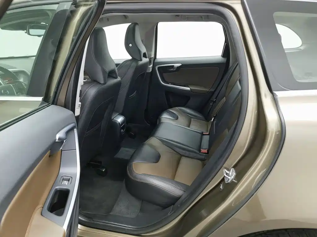 Volvo XC60 2015 — фото 15