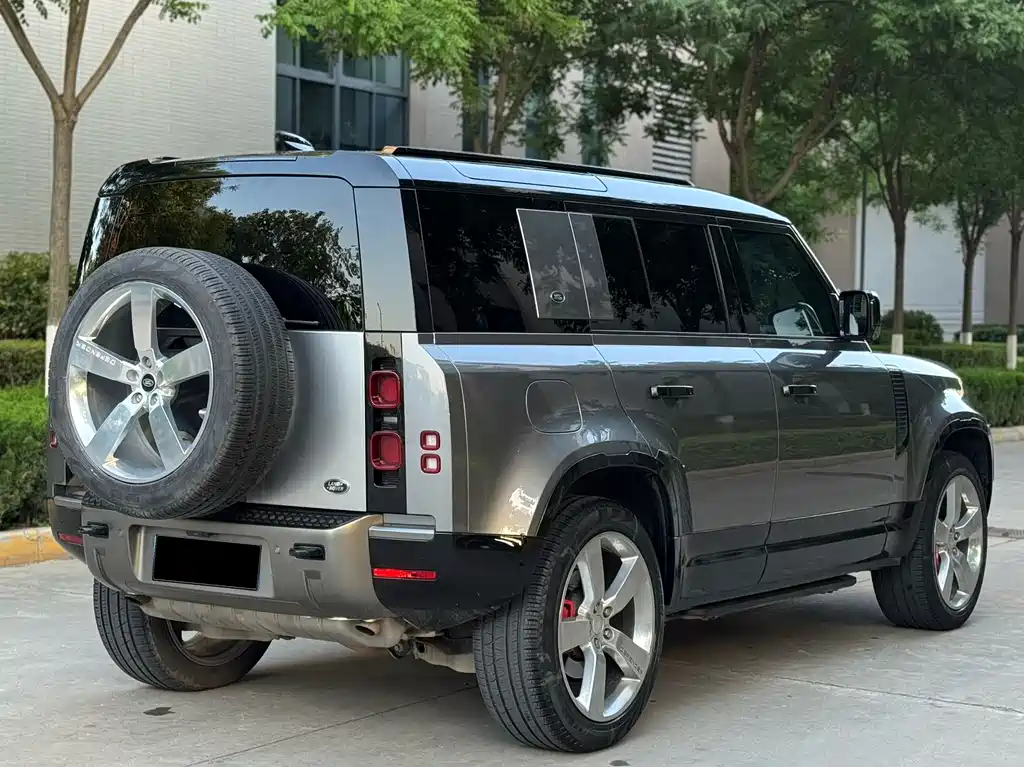 Land Rover Defender 2022 — фото 17