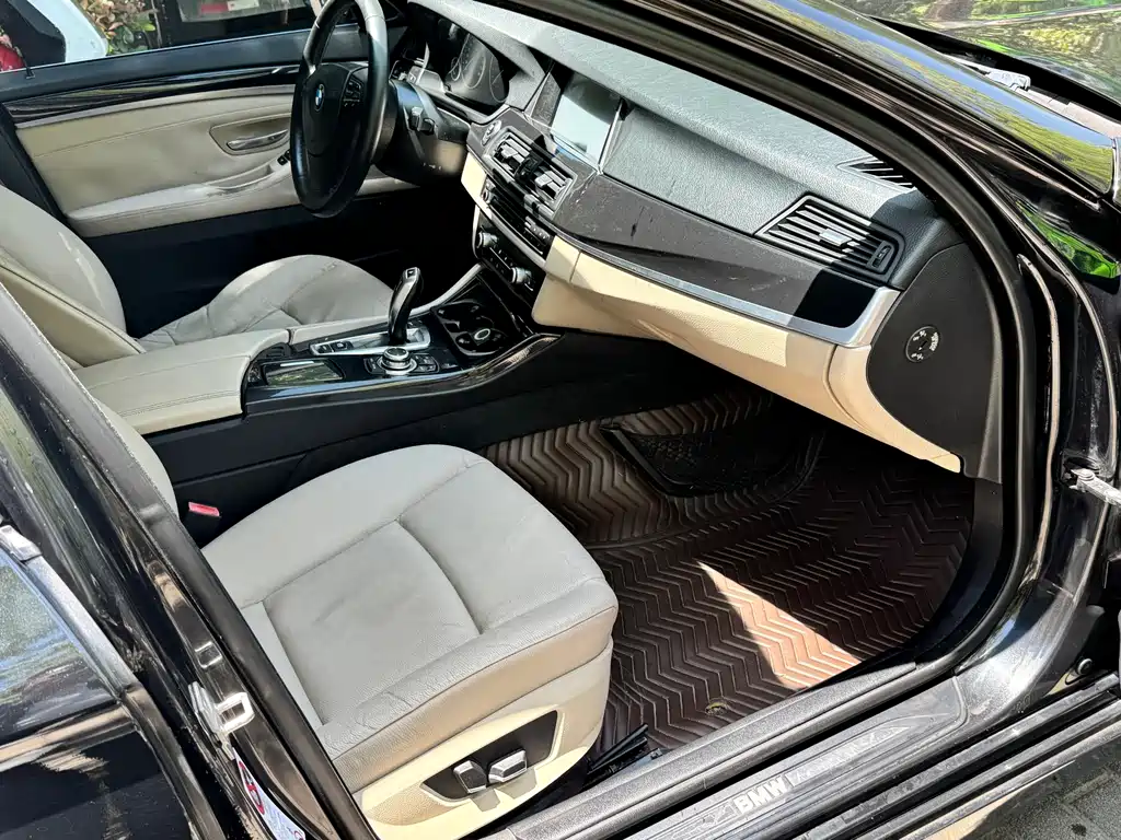 BMW 5 Series 2011 — фото 11