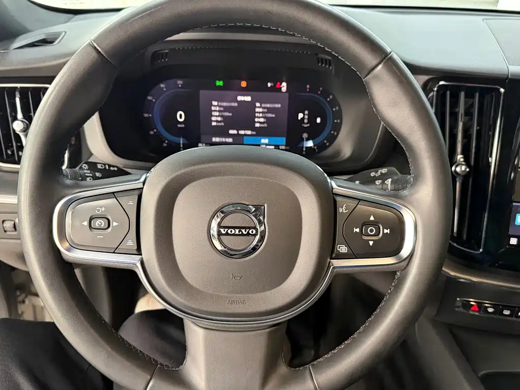 Volvo XC60 2021 — фото 10