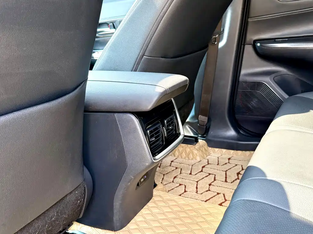 Toyota Venza 2023 — фото 11