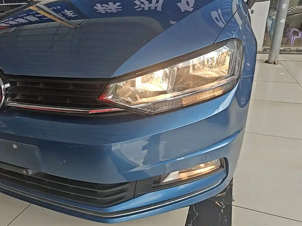 Volkswagen Touran 2018 — фото 24