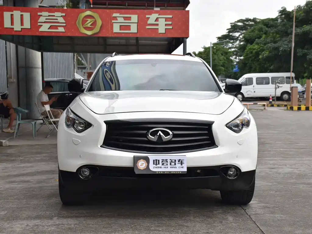 Infiniti QX70 2016 — фото 2