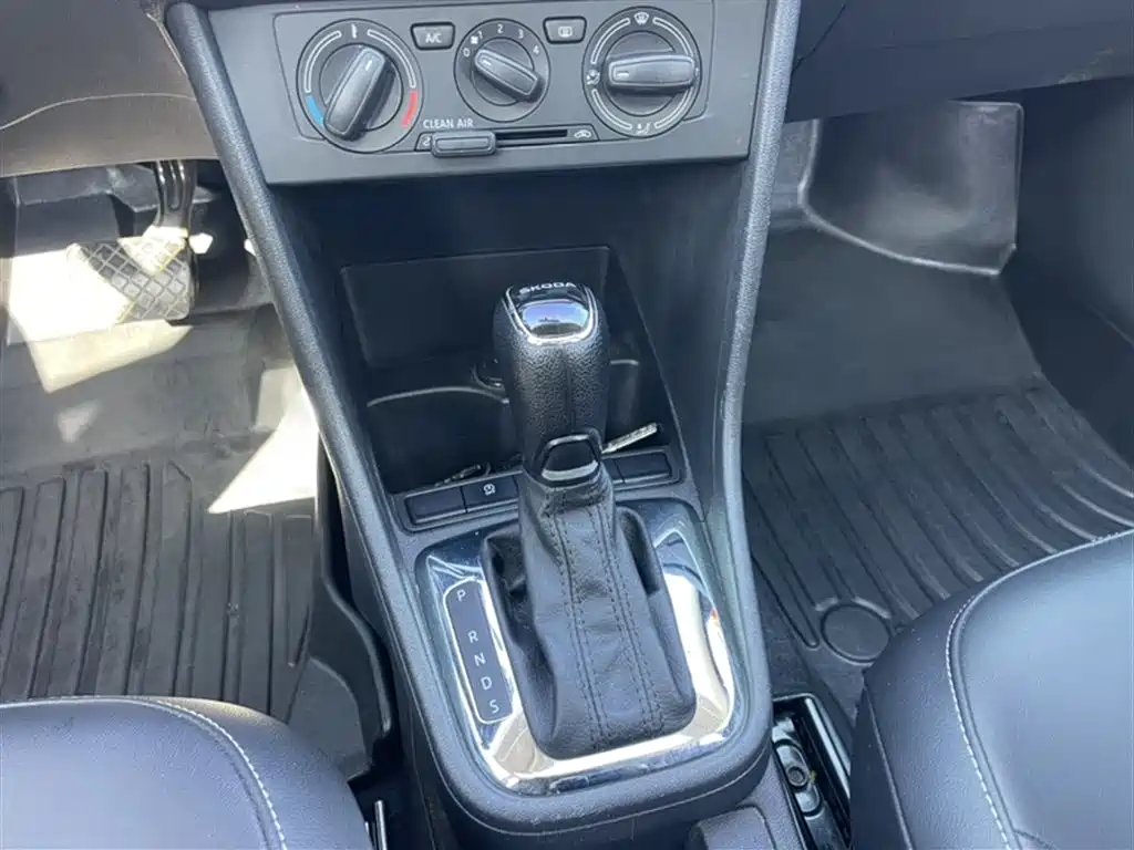 Skoda Rapid Spaceback 2020 — фото 17