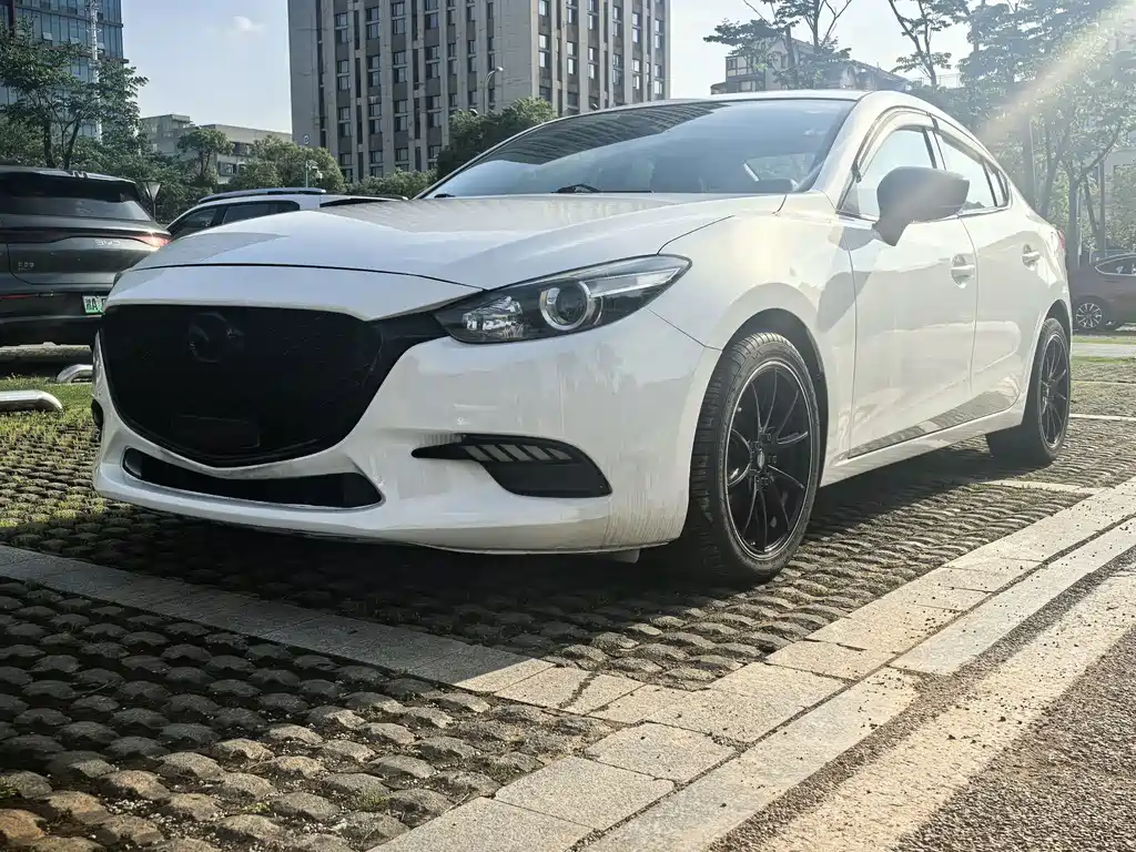 Mazda 3 Axela 2019 — фото 1